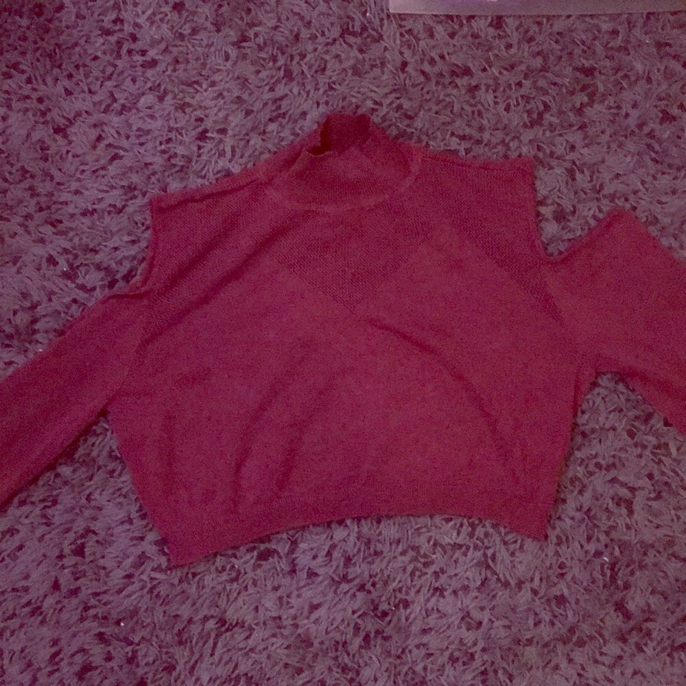 Crop- shoulder crop too